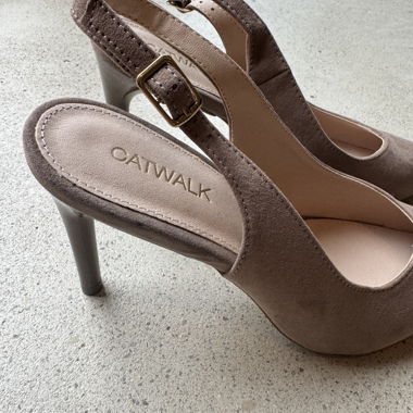 Scarpe eleganti con tacco