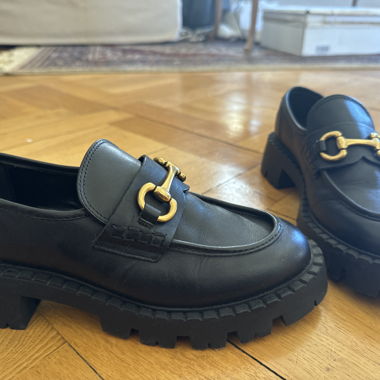 Mocassins noirs à semelle épaisse