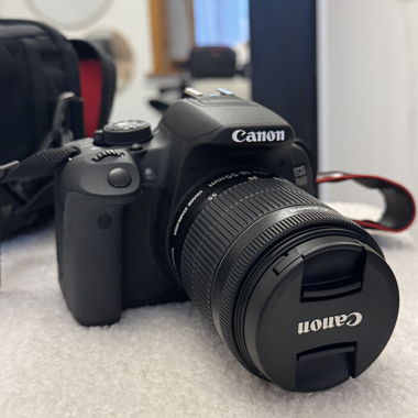 Canon EOS 700D