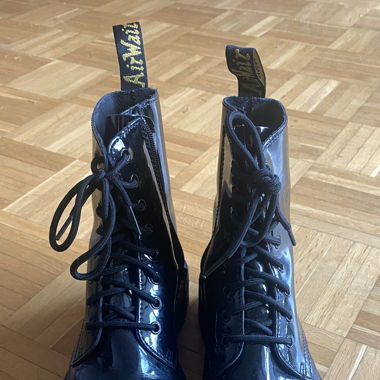 Dr. Martens Plattformstiefel