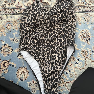 Costume intero con stampa leopardata