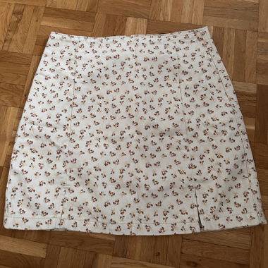 Gonna corta, crema, motivo floreale, Stradivarius