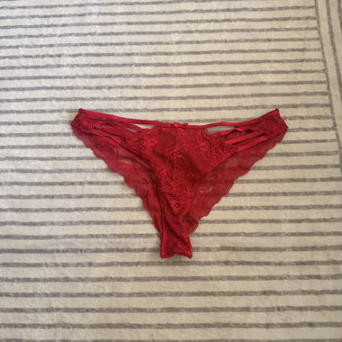 Tanga in pizzo rosso