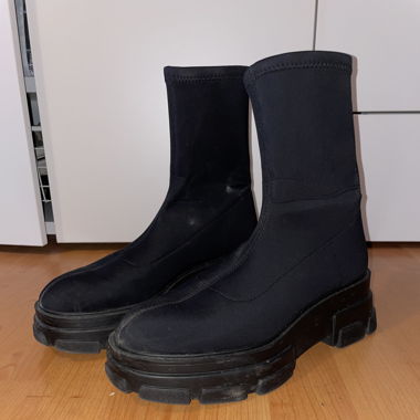 Stradivarius schwarze neopren Boots