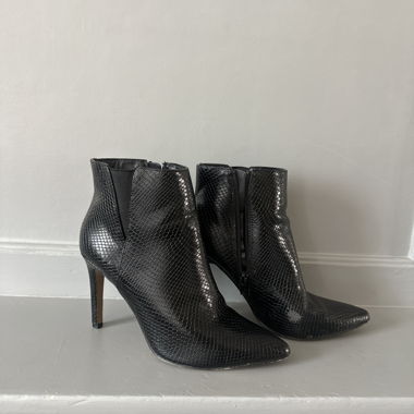 Schwarze Stiefeletten mit Absatz