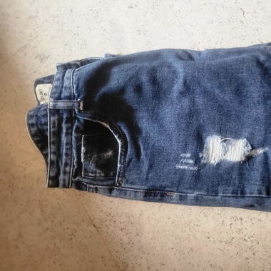 mom jeans mit rissen