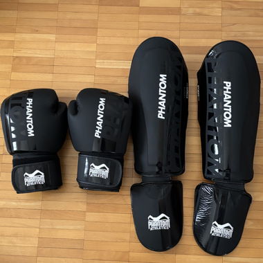 Gants de boxe et protège-tibias