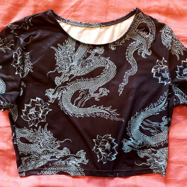 Crop top court à imprimé dragon