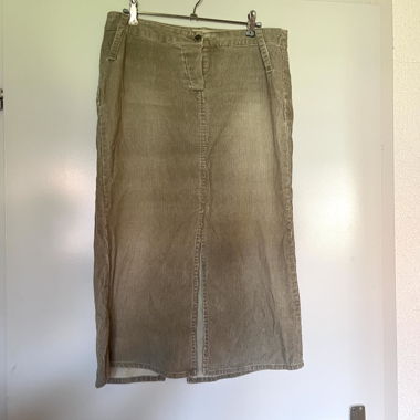 Midi corduroy skirt