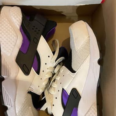 Nike airhuarache blanc,noir et mauve taille 43