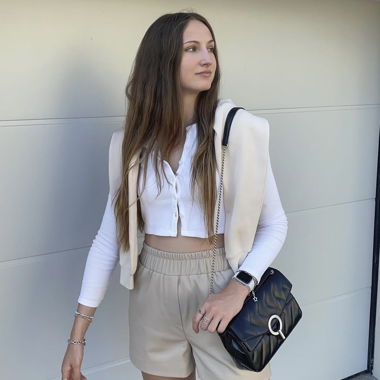 Shorts beige en similicuir Mango