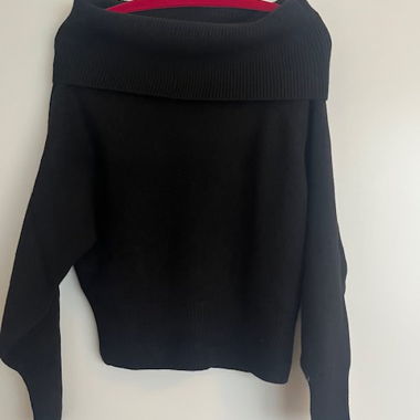 Pull COS épaules dénudées en laine