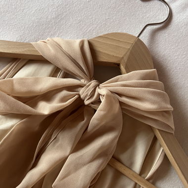 Beiges Abendkleid