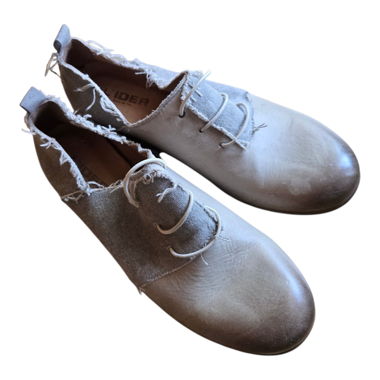 Low leather shoes size 35