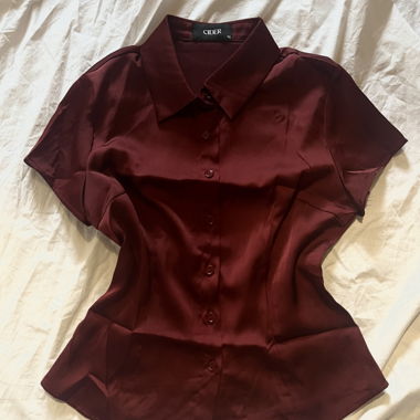 Blusa in satin bordeaux