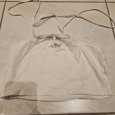 Weisses Neckholder-Crop-Top