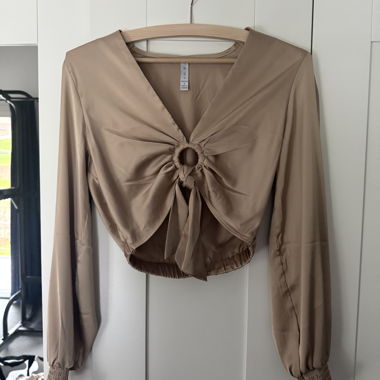 Crop blouse with tie