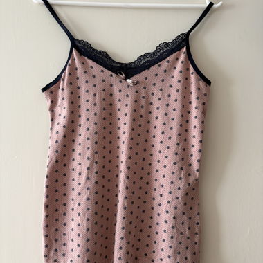 Top in pizzo con bretelle