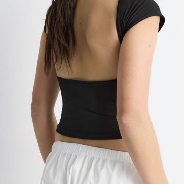 Top corto nero con schiena scoperta