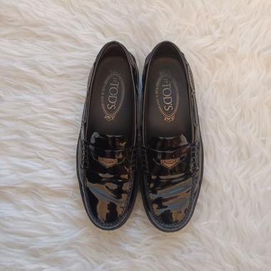 TOD'S schwarze Lackleder-Slipper