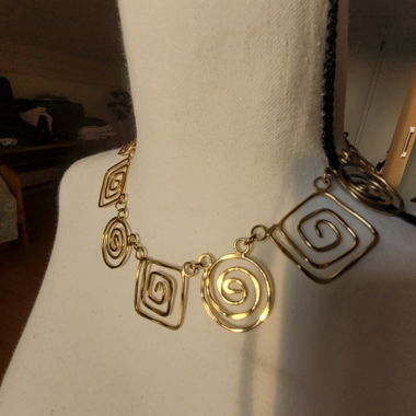 Gold spiral necklace