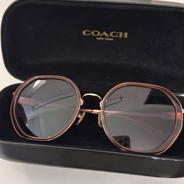 Lunettes de soleil Coach avec étui