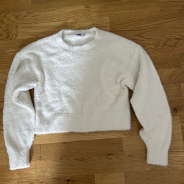 White fluffy sweater XS