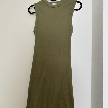 Robe midi côtelée sans manches