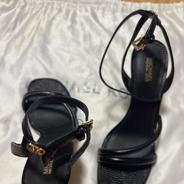 Sandales à talons compensés 