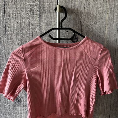 pink crop top