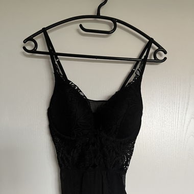 Schwarzer Spitzen Body von H&M (B75)