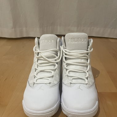 Jordan AURA white
