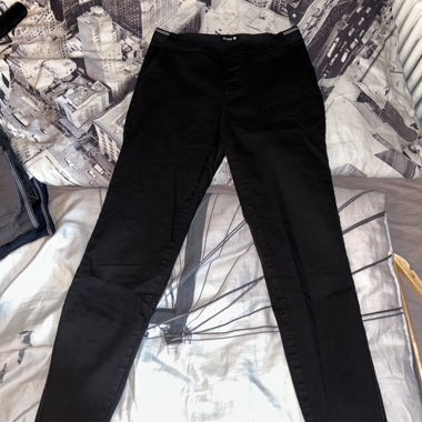 Schwarze Hose
