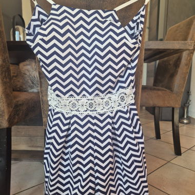 Salopette con shorts zigzag blu e bianco