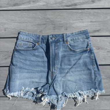 Jeansshorts mit Fransen