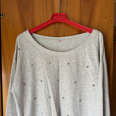 Pull Sweat Gris avec Étoiles en Métal