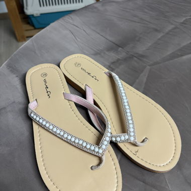 Bluefin Sandals Size 39
