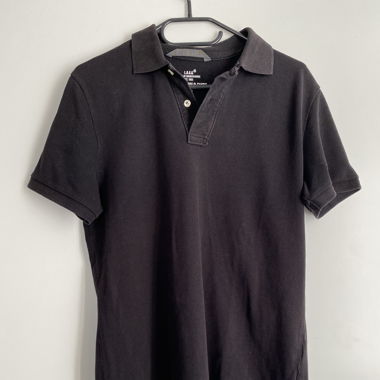Schwarzes Polo-Shirt