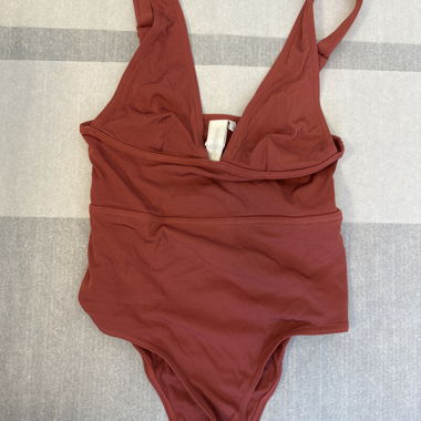 Costume intero rosso