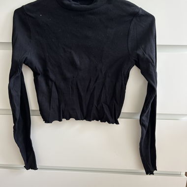Top nero cropped a maniche lunghe