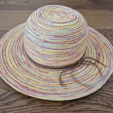 Chapeau de paille multicolore avec ruban