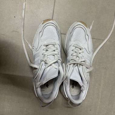 Weiße Adidas Sneakers 