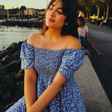 Robe bleue non transparente 