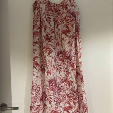LANGES SOMMERKLEID MIT BLUMENMUSTER GRÖSSE M