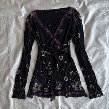 “Little bowl” floral long sleeve top