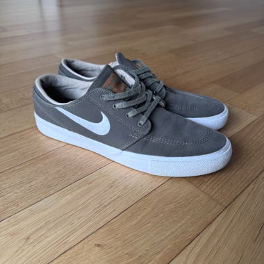 Nike Canvas Sneakers