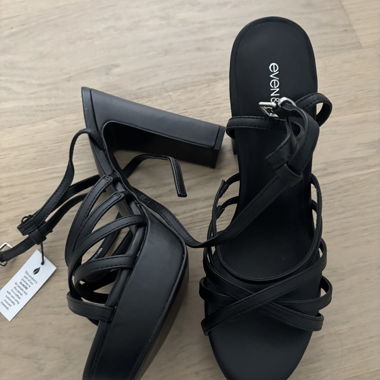 High Heels Schwarz neu