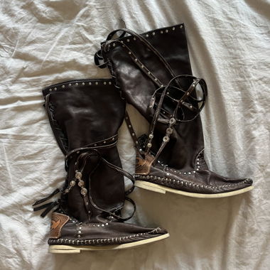 y2k indiesleaze leather boots with studded straps