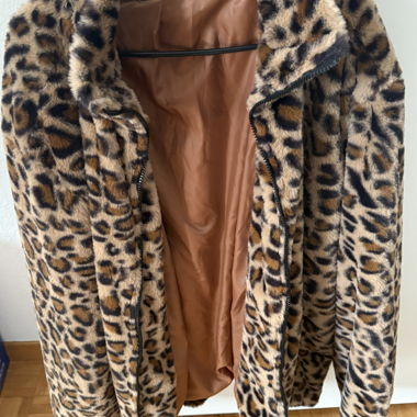 Giacca in finta pelliccia leopardata
