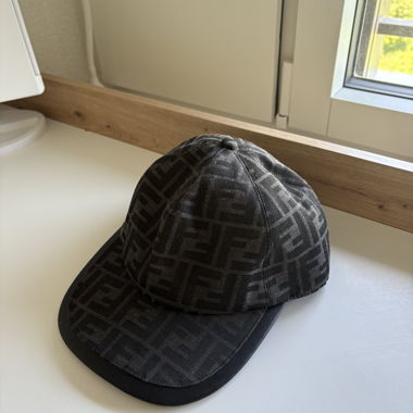Schwarze Fendi-Cap